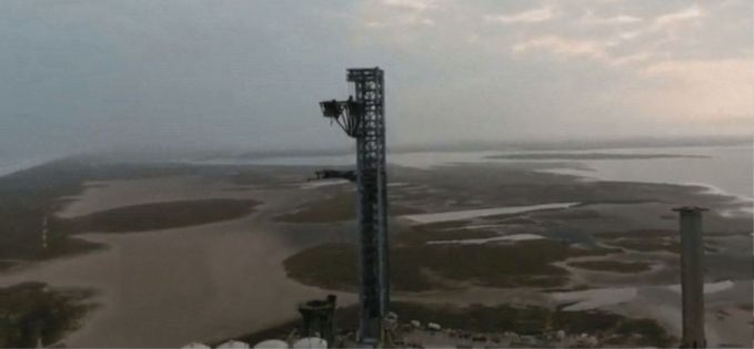SpaceX își face turn care trebuie să prindă rachetele la aterizare