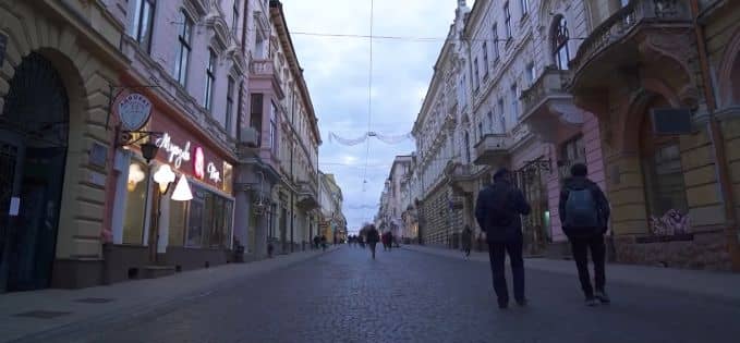 80 de ani mai târziu, istoria se repetă la fel