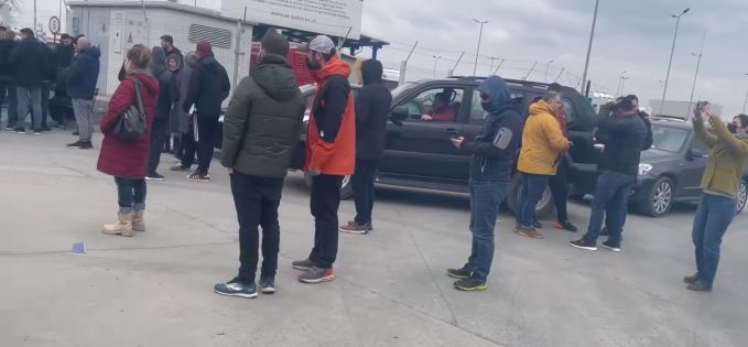 Multe ore de așteptare inexplicabilă după vamă pentru refugiații ucraineni