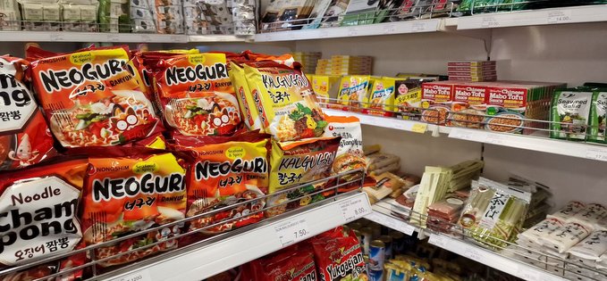 Am mers la KJ Center, magazin cu produse alimentare coreene și japoneze