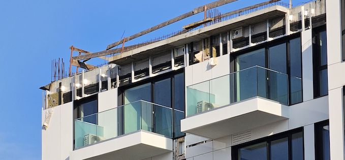 Am ocolit două probleme: blocuri nefinalizate cu ultimul etaj lipsă la Timpuri Noi