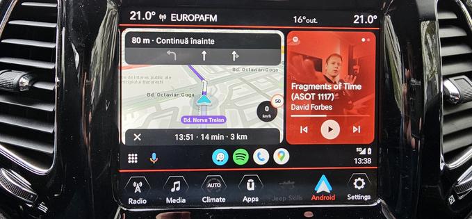 Waze schimbă interfața pe Android Auto (în rău) și devine compatibil split-screen (Coolwalk)