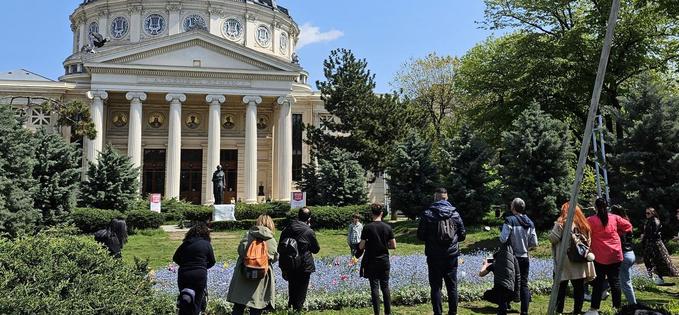 Parcul Ateneului ar putea fi un colțișor frumos de București, dar este neîngrijit și în paragină