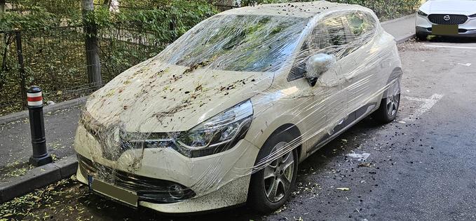 Am găsit o mașină înfoliată în parcare