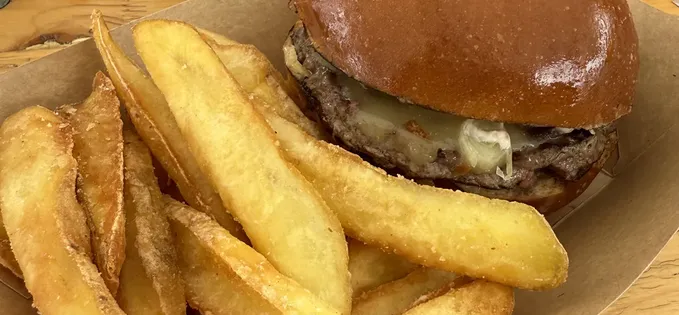 Cum a fost la Burger Fest 2025 și cine a câștigat cel mai bun burger