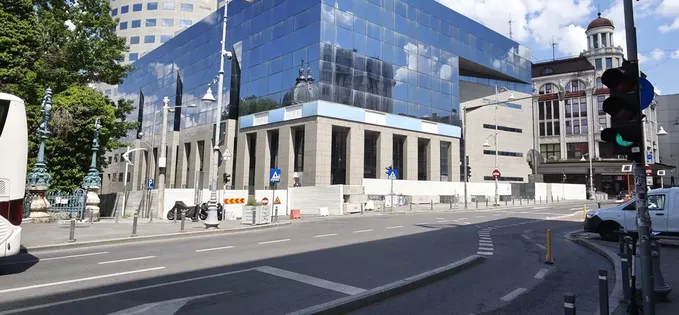 Fostul turn Bancorex a intrat în renovare pentru 3 ani