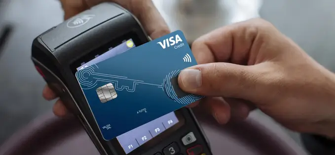 Știați că există carduri bancare cu OLED sau cu cititor de amprente pe ele?