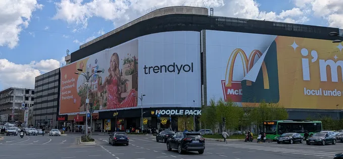 Magazinul Unirea ar trebui demolat și reconstruit de la zero, altfel rămâne o ruină abandonată în centrul Bucureștiului