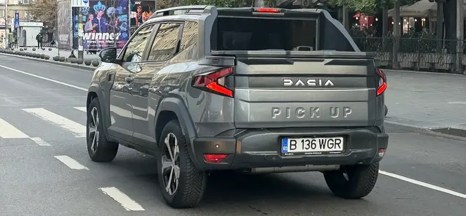 Am văzut Dacia Duster Pick-up pe stradă
