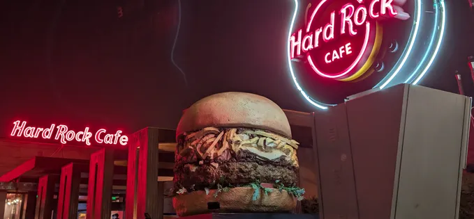 Mai multe Hard Rock Cafe în România: grupul care are KFC și Taco Bell ia drepturile de franciză și va deschide 4 restaurante în țară