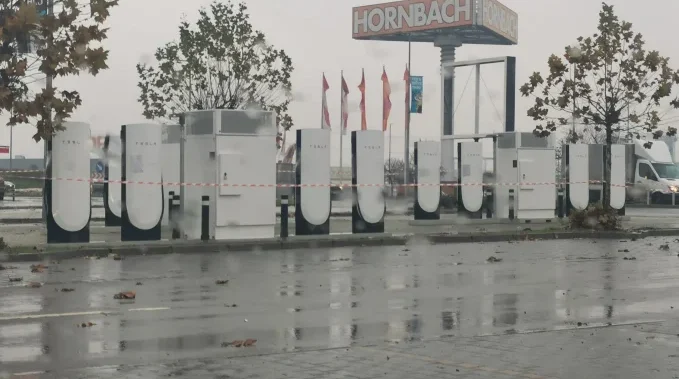 Tesla pregătește inaugurarea Superchargerului din Militari, pune pe hartă unul viitor în mall Băneasa și unul în Constanța