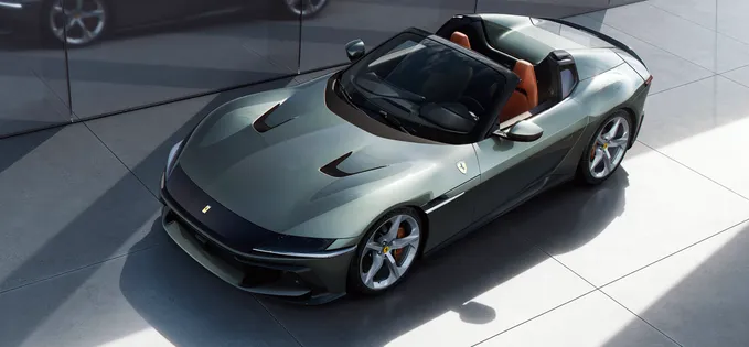 Cinci Ferrari, toate decapotabile, printre mașinile noi înmatriculate în septembrie