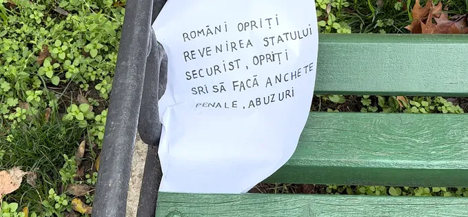 Propagandă politică pe băncile parcului Tineretului