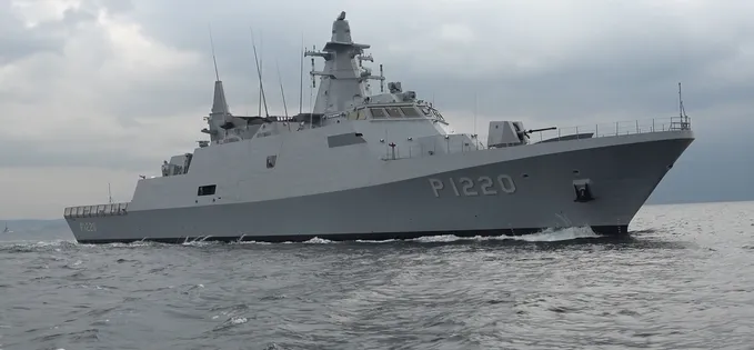 45 de fotografii cu nava de război pe care România o cumpără de la turci și ce dotări are