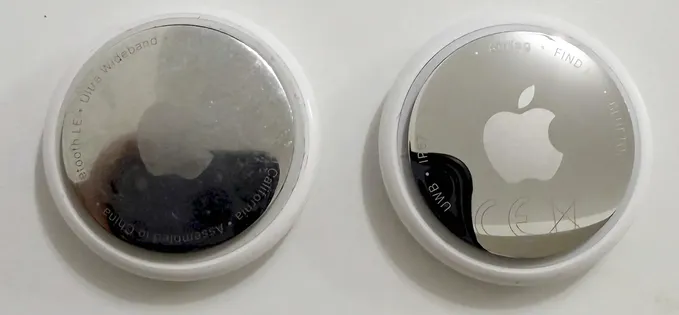 Cum deosebești noul Apple AirTag de generația veche și câteva accesorii pentru copii