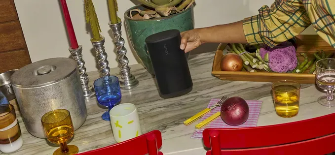 Sonos lansează o boxă portabilă Play cu rating IP67 și autonomie 24 ore, plus varianta de buget Era 100 SL