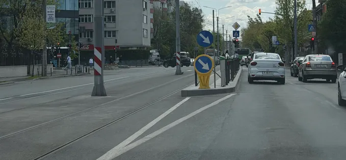 Idei de afaceri cu statul: indicatoare rutiere și trotuare inutile