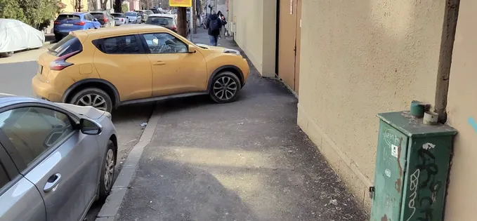 Și Primăria Municipiului București începe să ridice mașinile parcate neregulamentar