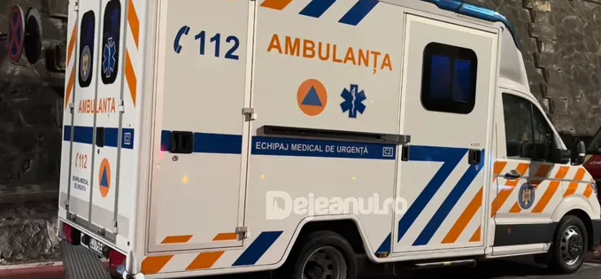 O ambulanță neagră care răpește idioți, asta ar fi mereu plină…