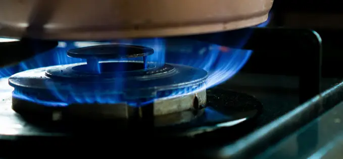 Studiu: crizele de astm sunt puternic reduse prin trecerea de la plită pe gaz la una electrică