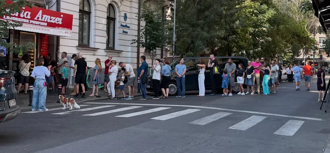 Coadă imensă la Patiseria Amzei după atacul margarinei