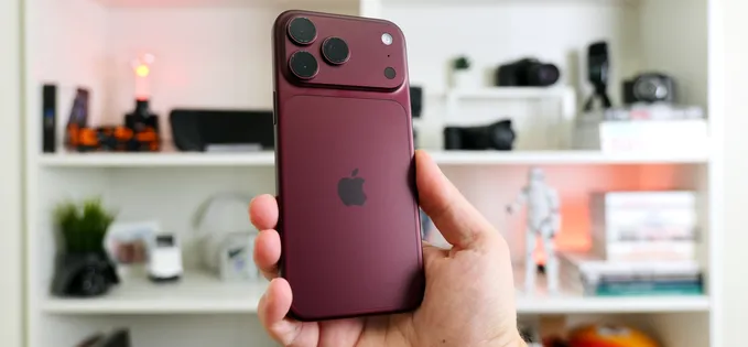 Review iPhone 18 Pro Max: performanță și autonomie de top, plus îmbunătățiri pentru cei pasionați de fotografiere